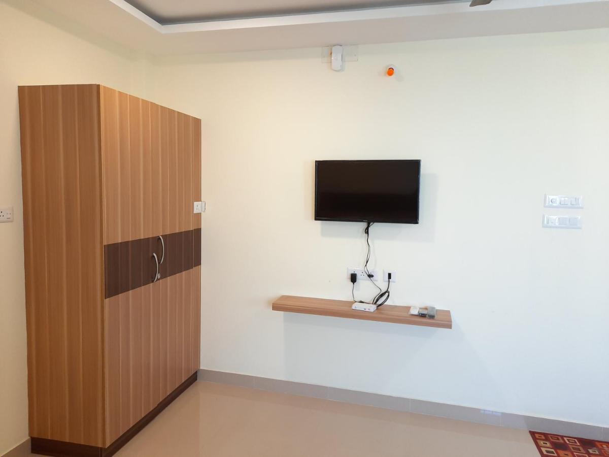 Grk Residency Hotel Gūduvāncheri Eksteriør billede